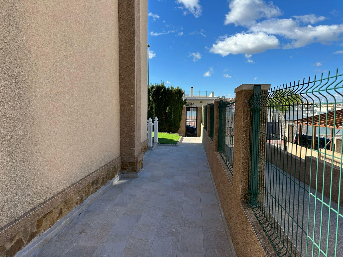 Appartement te koop in Villamartin | 4 slaapkamers H5424121
