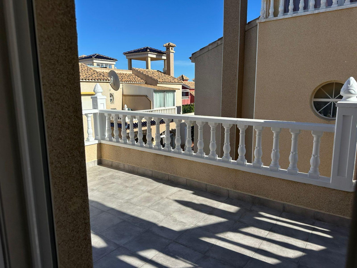 Appartement te koop in Villamartin | 4 slaapkamers H5424121