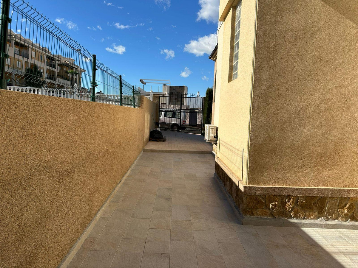 Appartement te koop in Villamartin | 4 slaapkamers H5424121