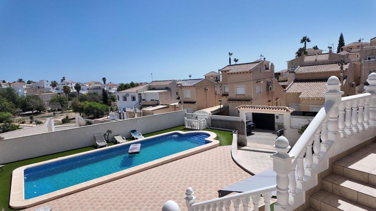 casas te koop in San Miguel de Salinas | 5 slaapkamers H599390