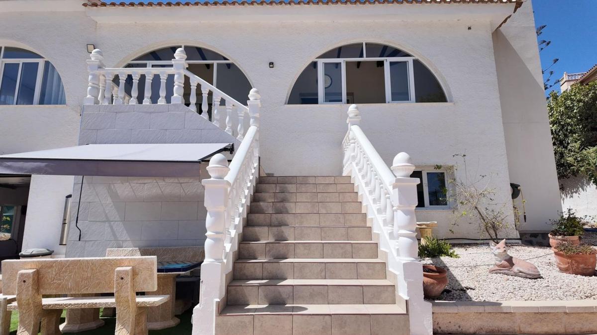 casas te koop in San Miguel de Salinas | 5 slaapkamers H599390