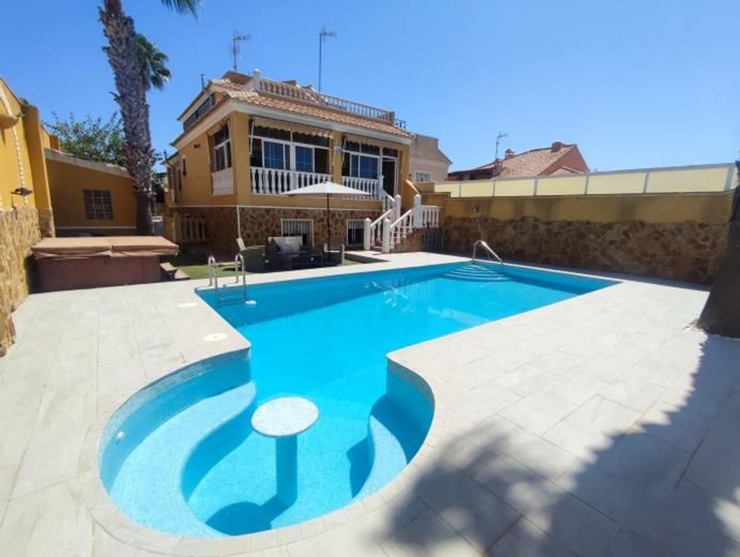 casas te koop in Torrevieja | 6 slaapkamers H588218
