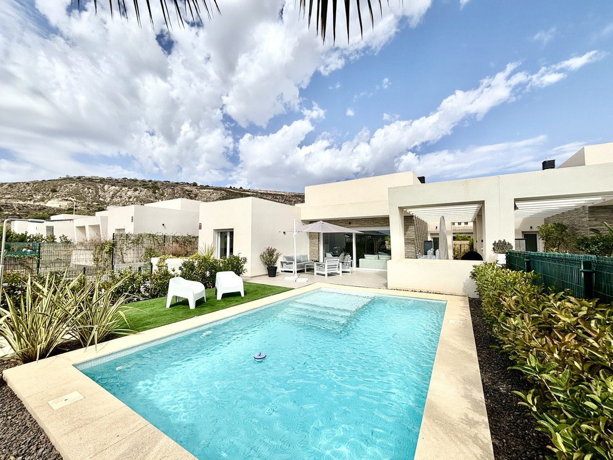 Nachtclub te koop in Algorfa | 4 slaapkamers H5464975
