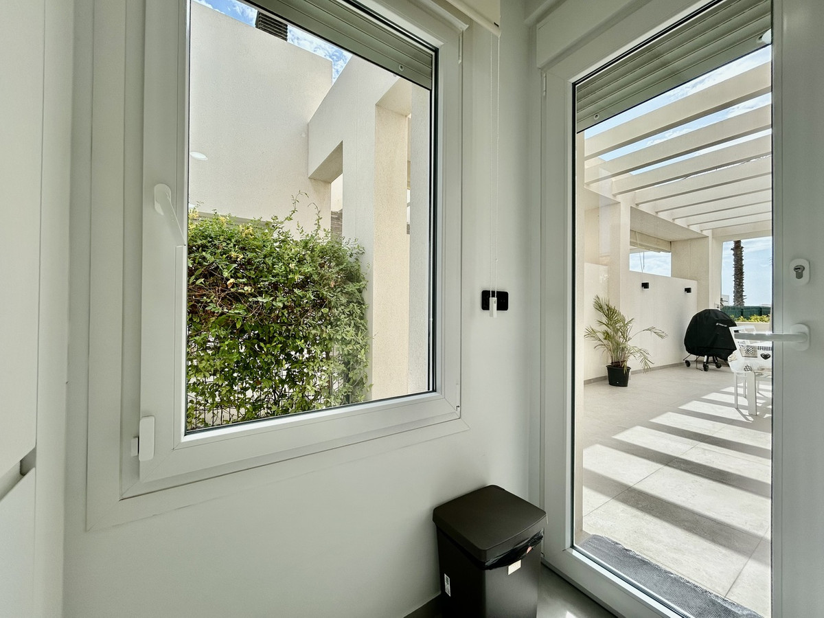 Nachtclub te koop in Algorfa | 4 slaapkamers H5464975