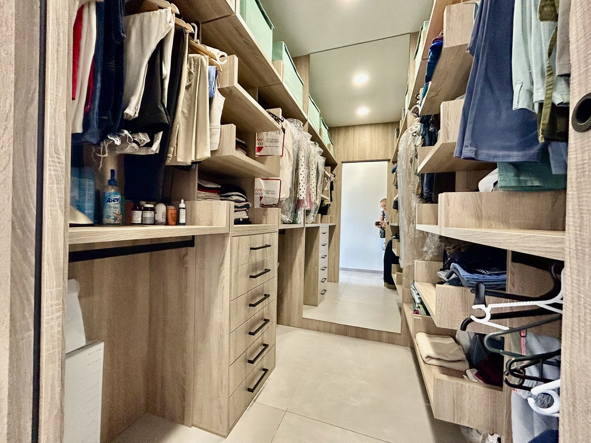 Nachtclub te koop in Algorfa | 4 slaapkamers H5464975