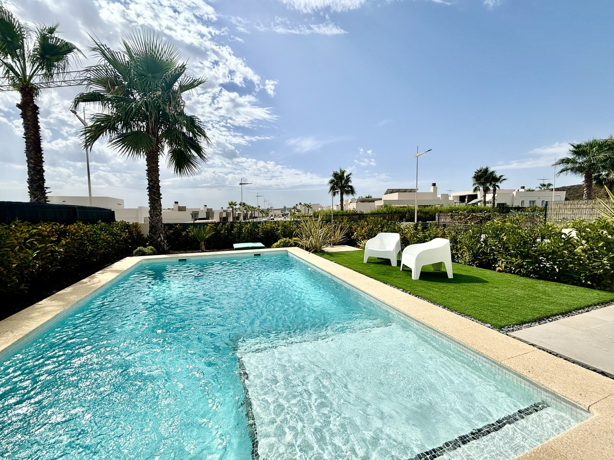 Nachtclub te koop in Algorfa | 4 slaapkamers H5464975