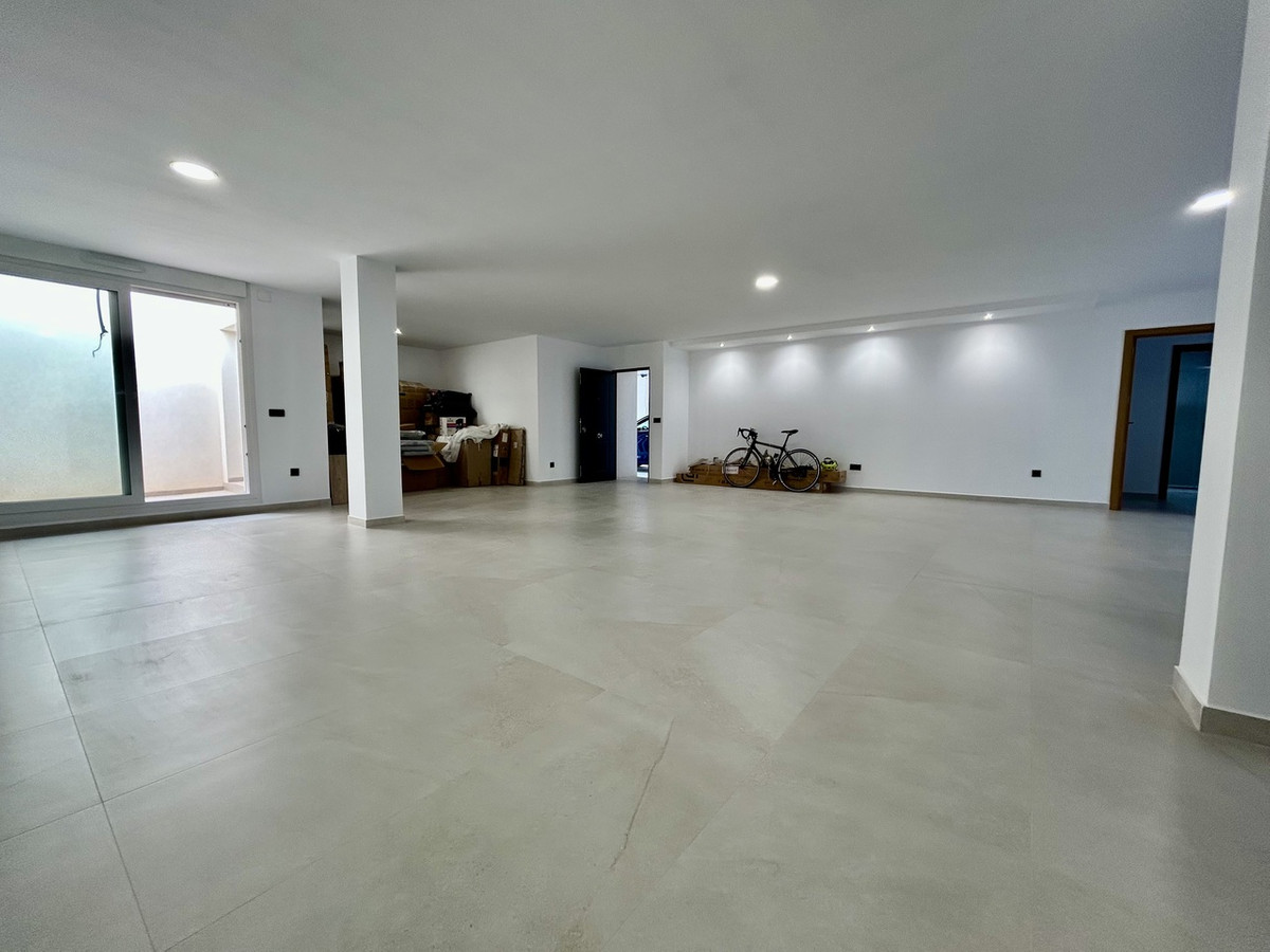 Nachtclub te koop in Algorfa | 4 slaapkamers H5464975