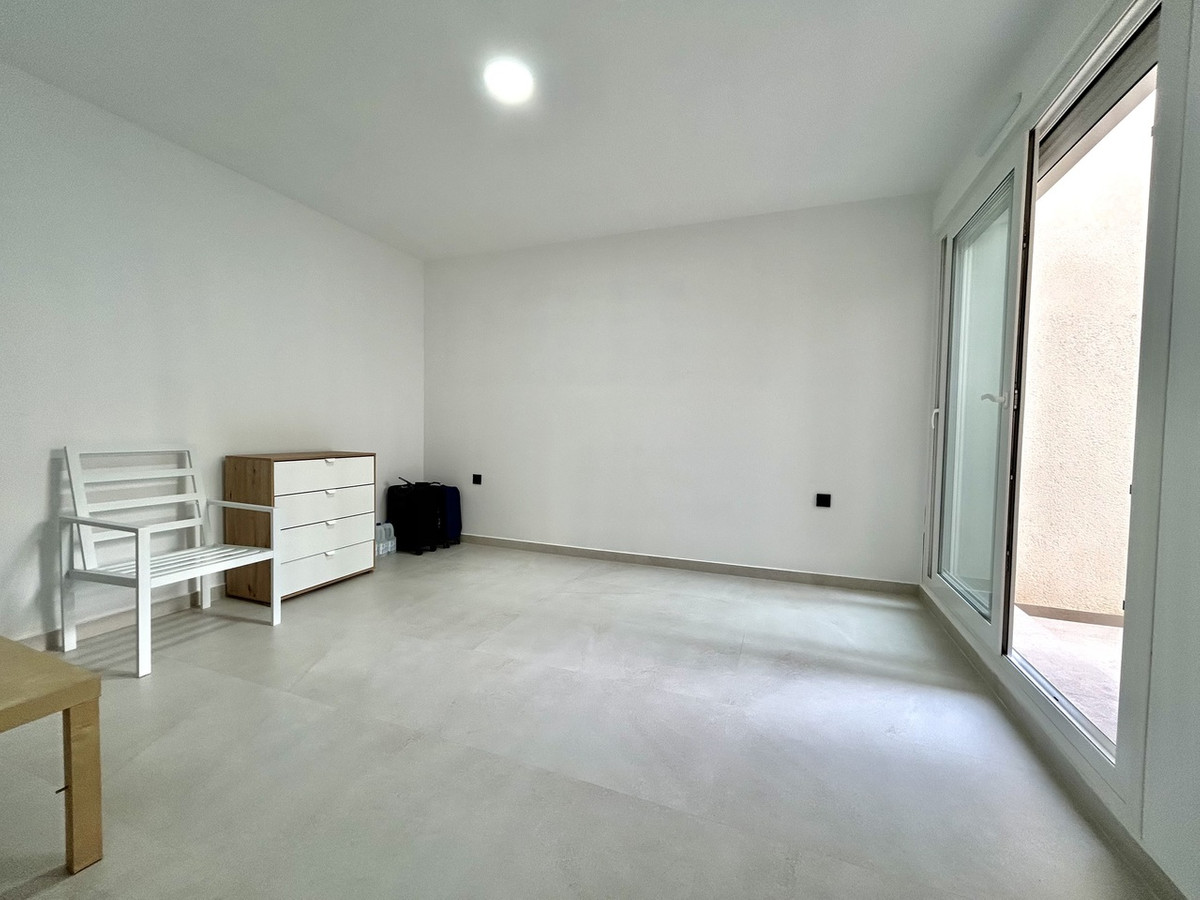 Nachtclub te koop in Algorfa | 4 slaapkamers H5464975