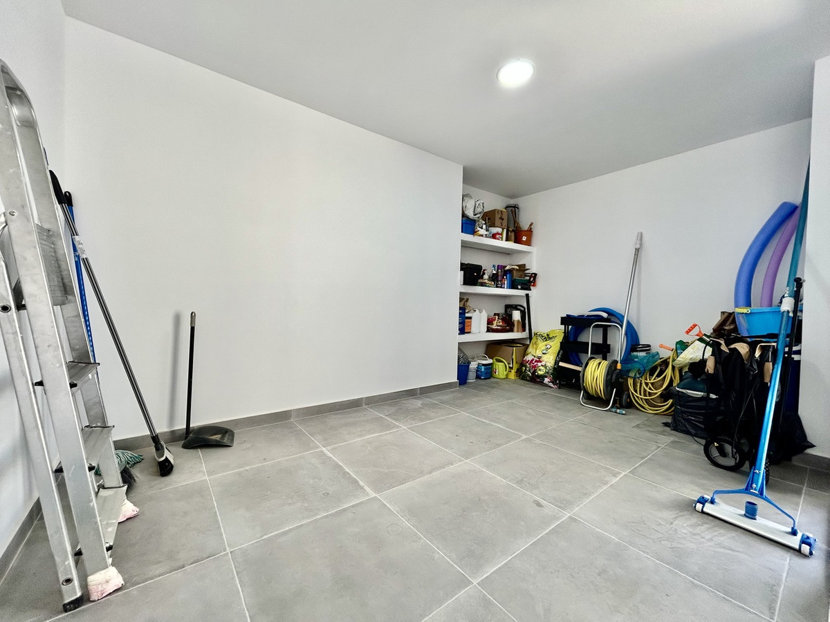 Nachtclub te koop in Algorfa | 4 slaapkamers H5464975