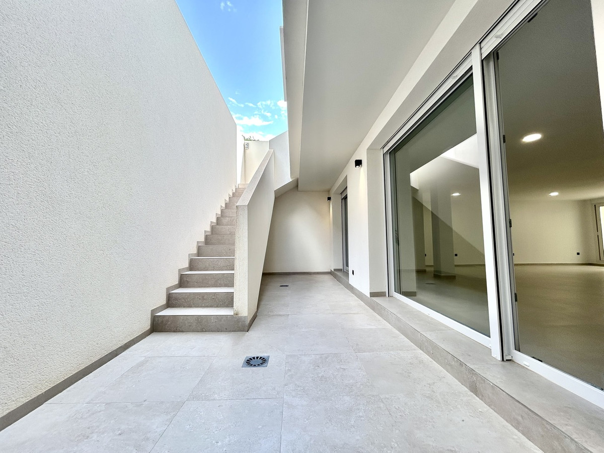 Nachtclub te koop in Algorfa | 4 slaapkamers H5464975