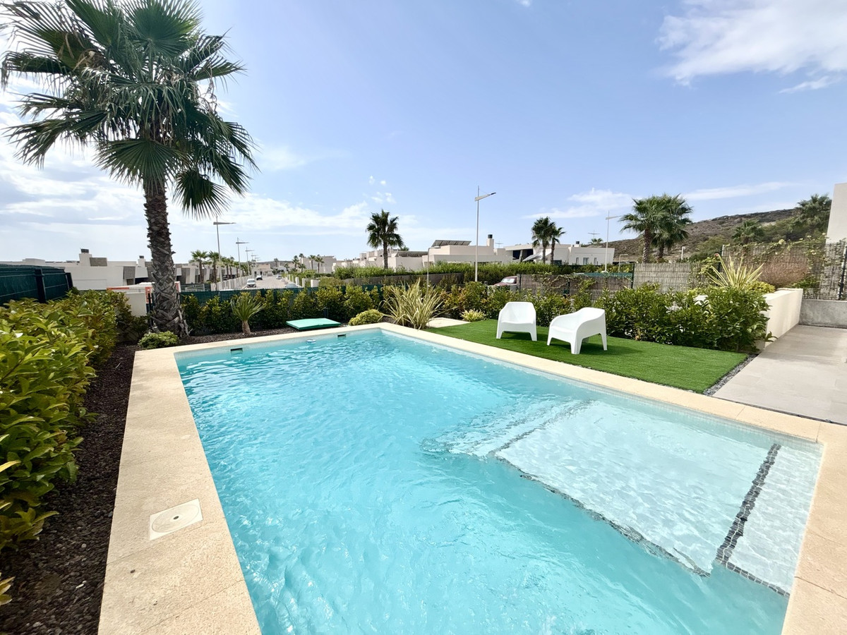 Nachtclub te koop in Algorfa | 4 slaapkamers H5464975