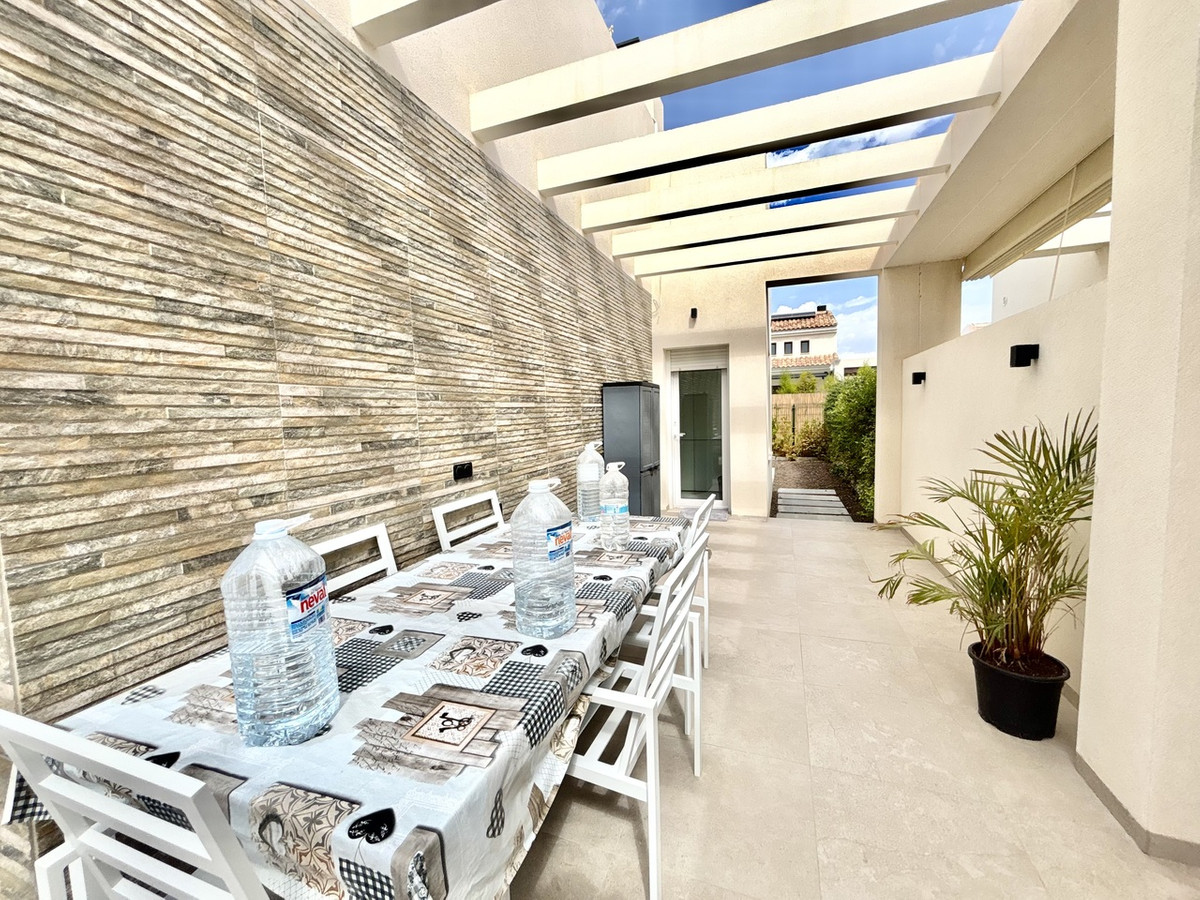 Nachtclub te koop in Algorfa | 4 slaapkamers H5464975