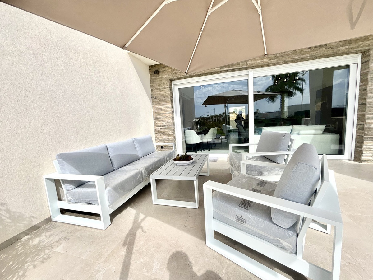 Nachtclub te koop in Algorfa | 4 slaapkamers H5464975