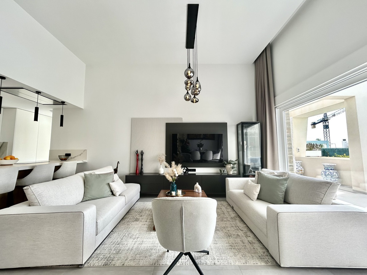 Nachtclub te koop in Algorfa | 4 slaapkamers H5464975