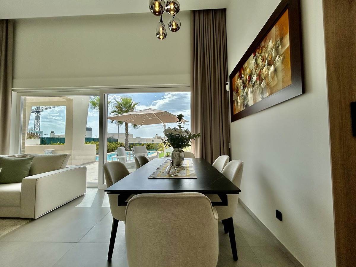 Nachtclub te koop in Algorfa | 4 slaapkamers H5464975