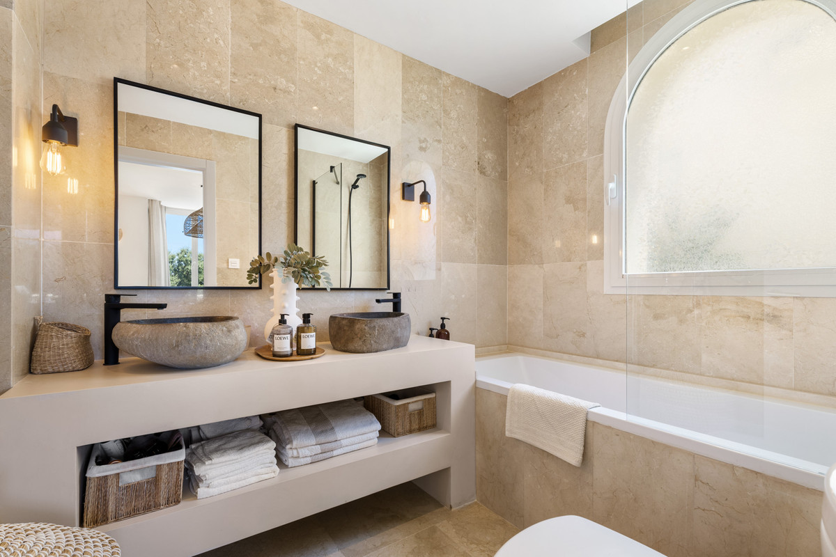 Apartment for sale in Benahavís | 3 bedrooms H5131765