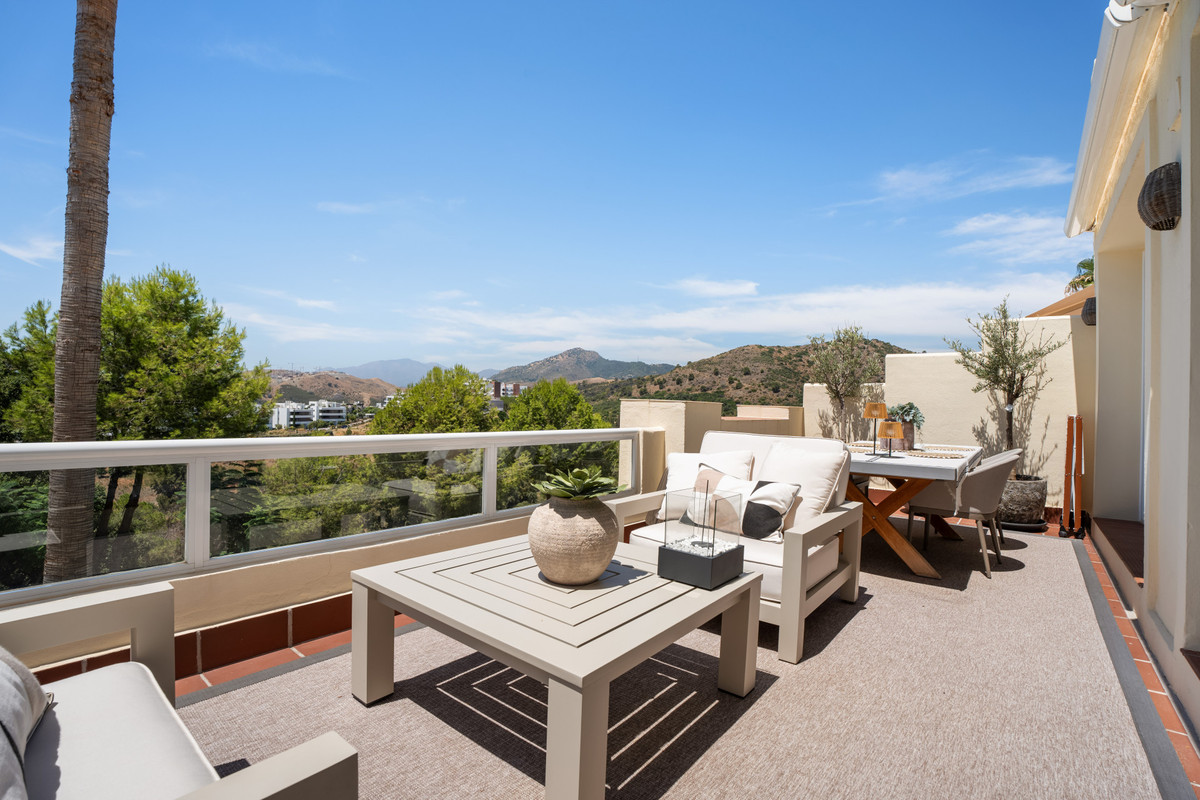 Apartment for sale in Benahavís | 3 bedrooms H5131765
