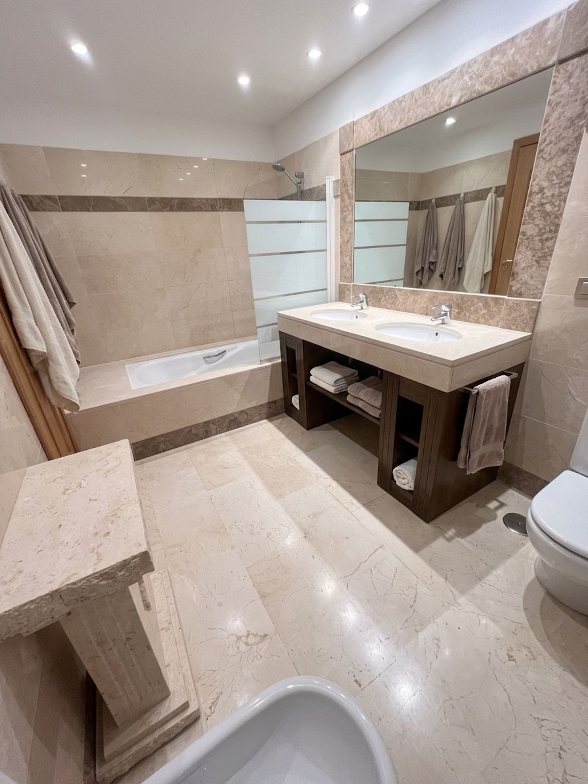 Commercieel te koop in Benahavís | 2 slaapkamers H5464669
