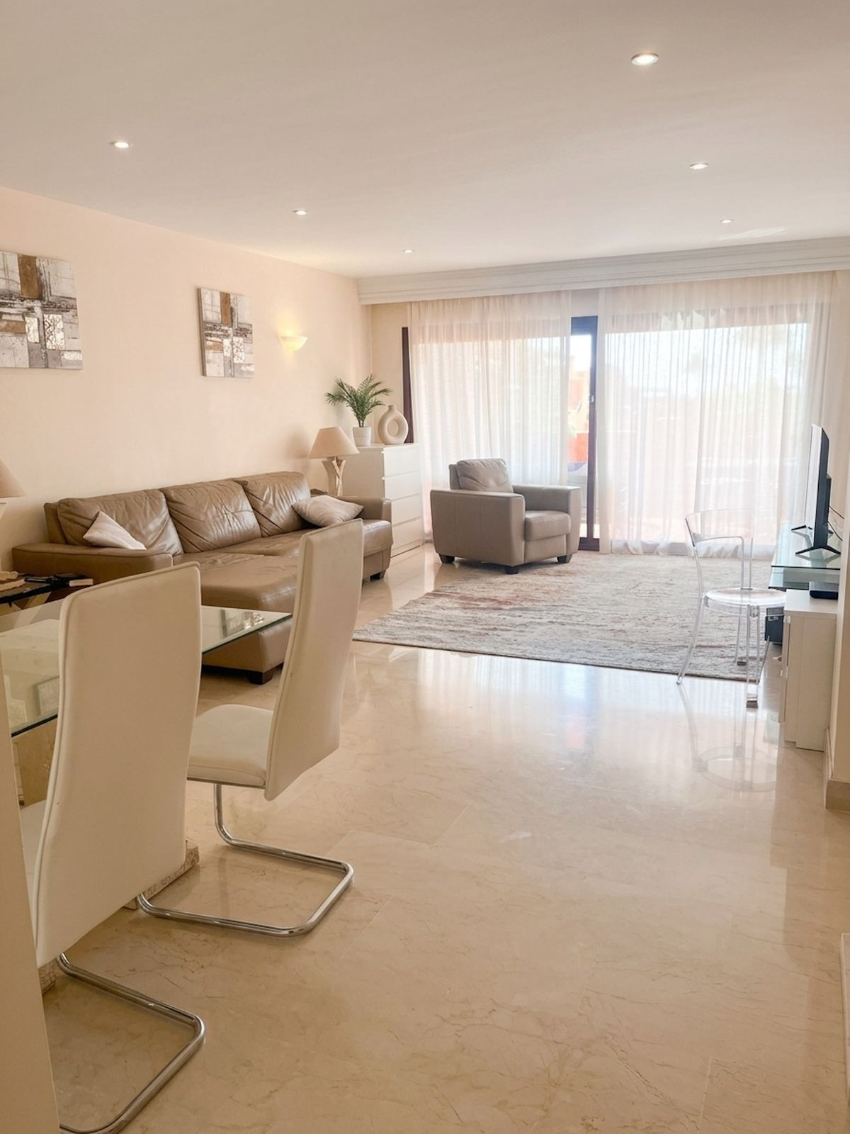 Commercieel te koop in Benahavís | 2 slaapkamers H5464669