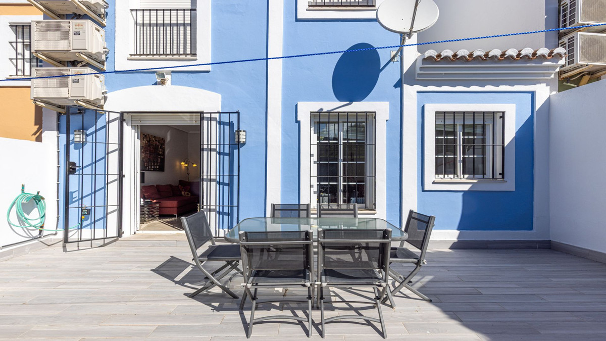 Bedrijfsgebouwen te koop in Casares | 3 slaapkamers H5527882