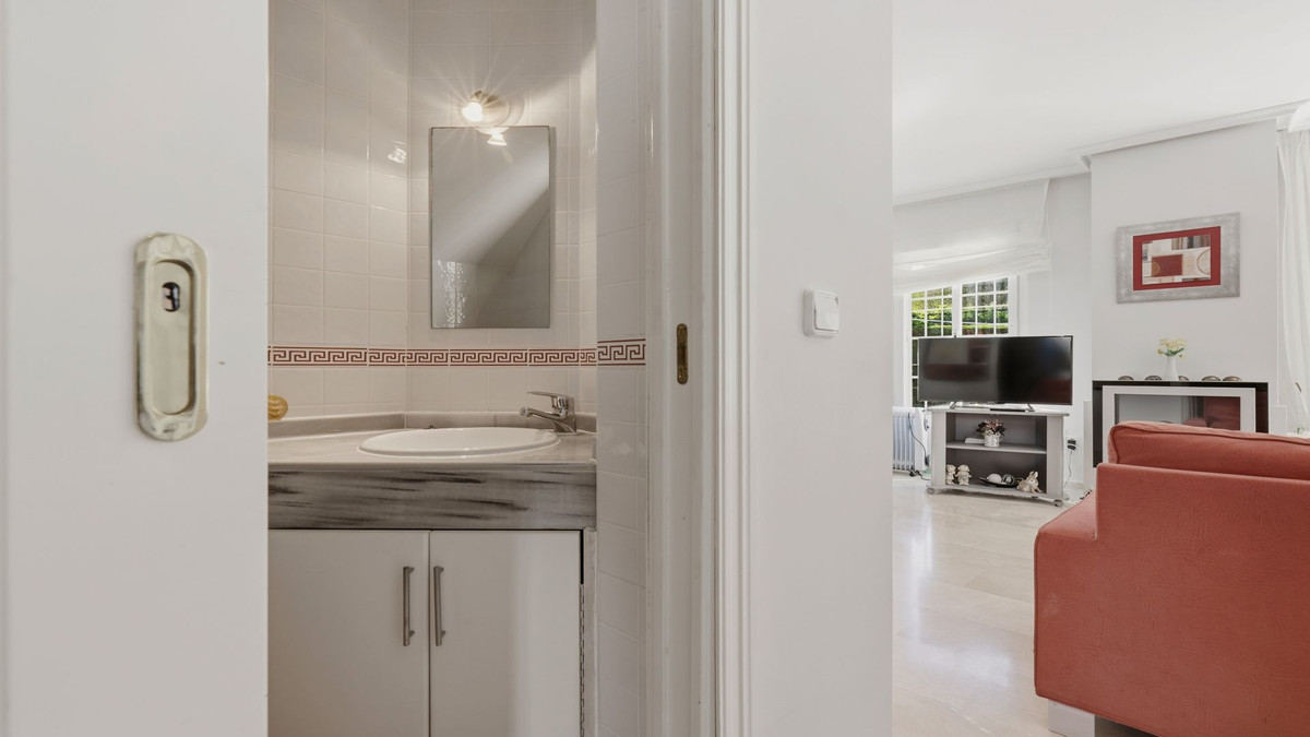 Bedrijfsgebouwen te koop in Casares | 3 slaapkamers H5527882