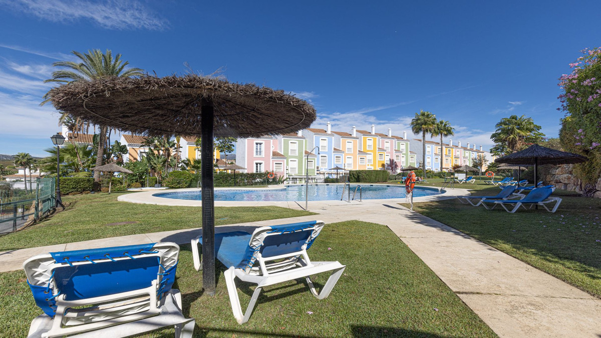 Bedrijfsgebouwen te koop in Casares | 3 slaapkamers H5527882
