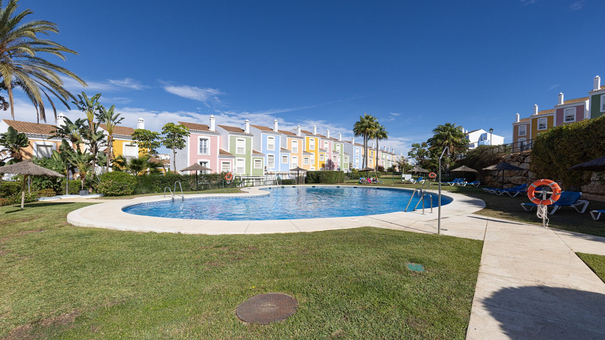 Bedrijfsgebouwen te koop in Casares | 3 slaapkamers H5527882