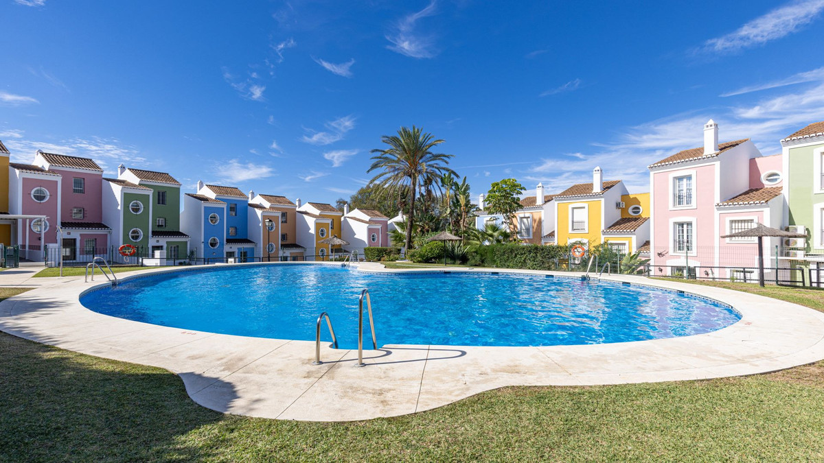 Bedrijfsgebouwen te koop in Casares | 3 slaapkamers H5527882