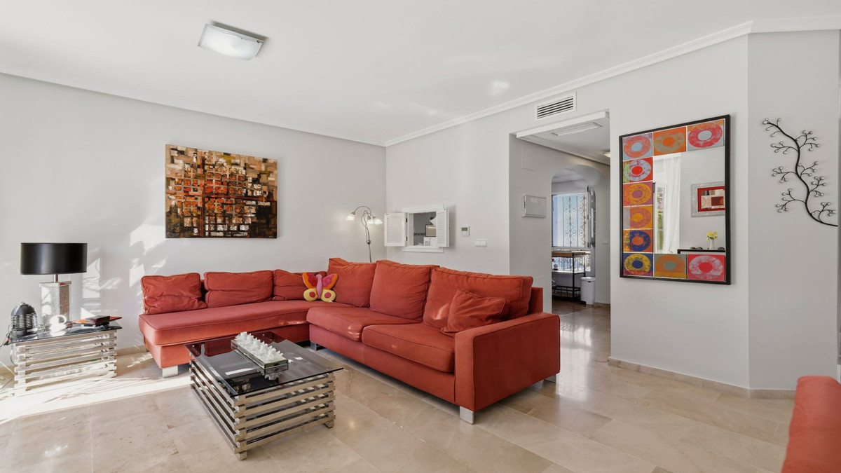 Bedrijfsgebouwen te koop in Casares | 3 slaapkamers H5527882