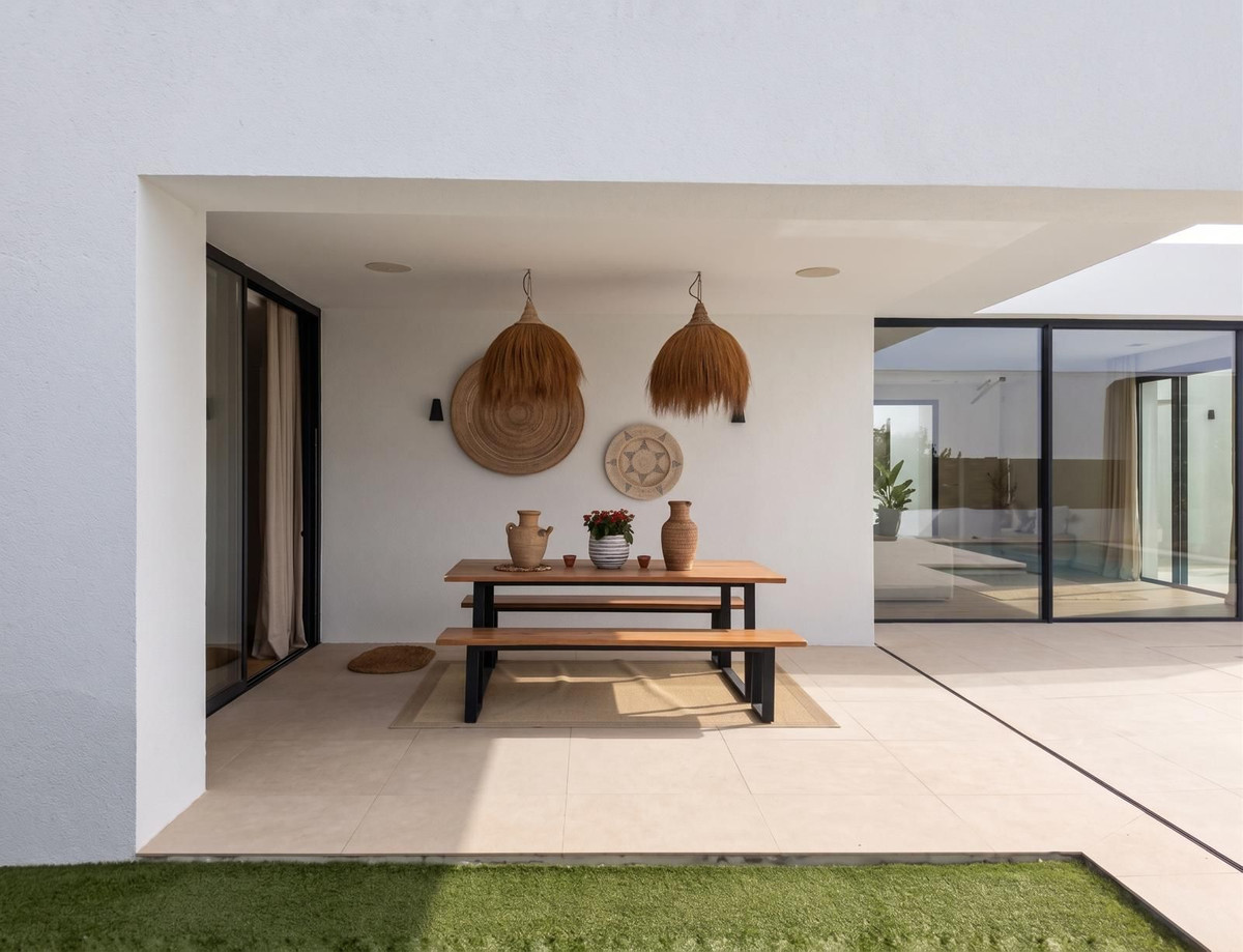 Anders te koop in El Paraiso | 4 slaapkamers H5489980