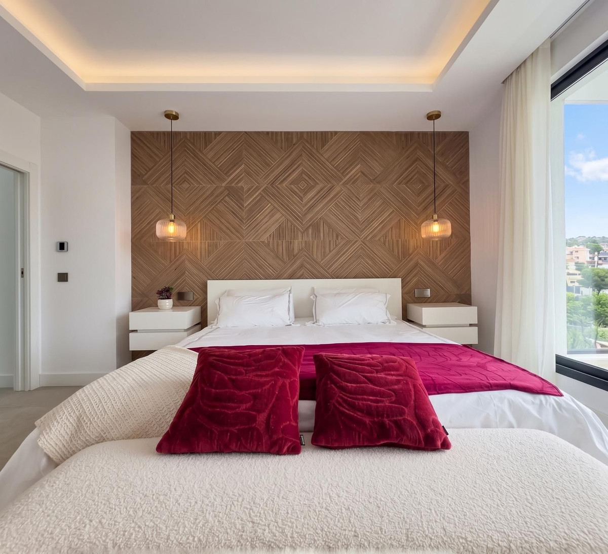 Anders te koop in El Paraiso | 4 slaapkamers H5489980