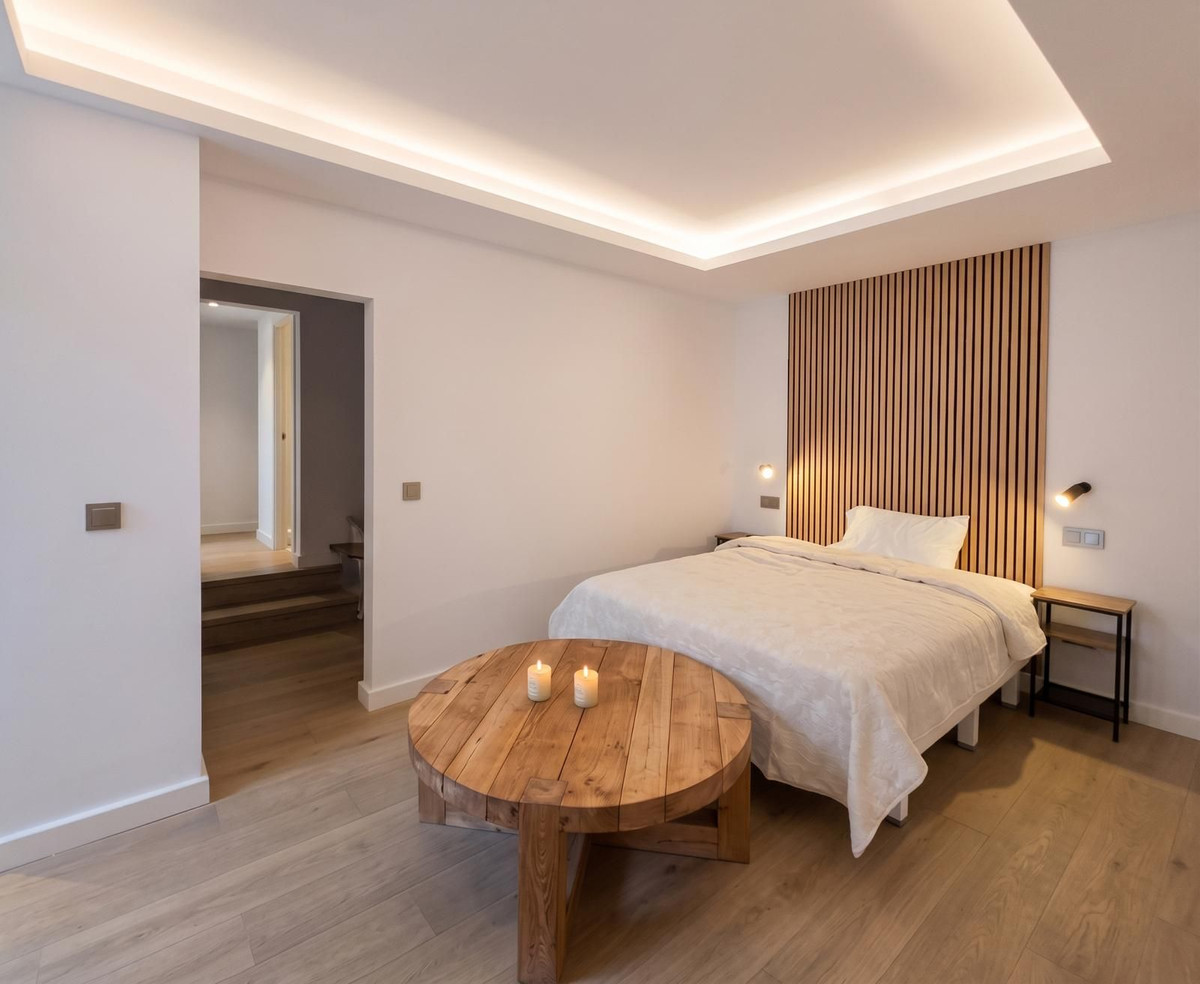 Anders te koop in El Paraiso | 4 slaapkamers H5489980