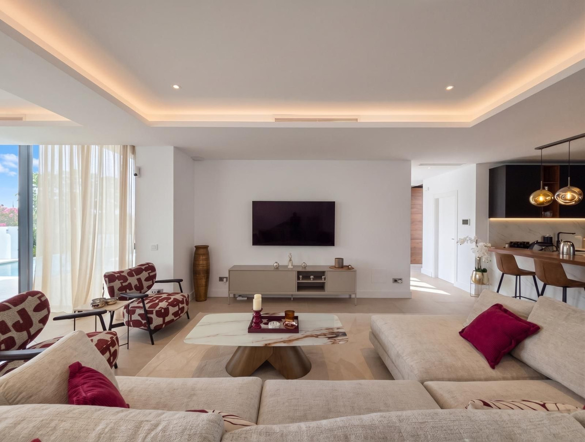 Anders te koop in El Paraiso | 4 slaapkamers H5489980
