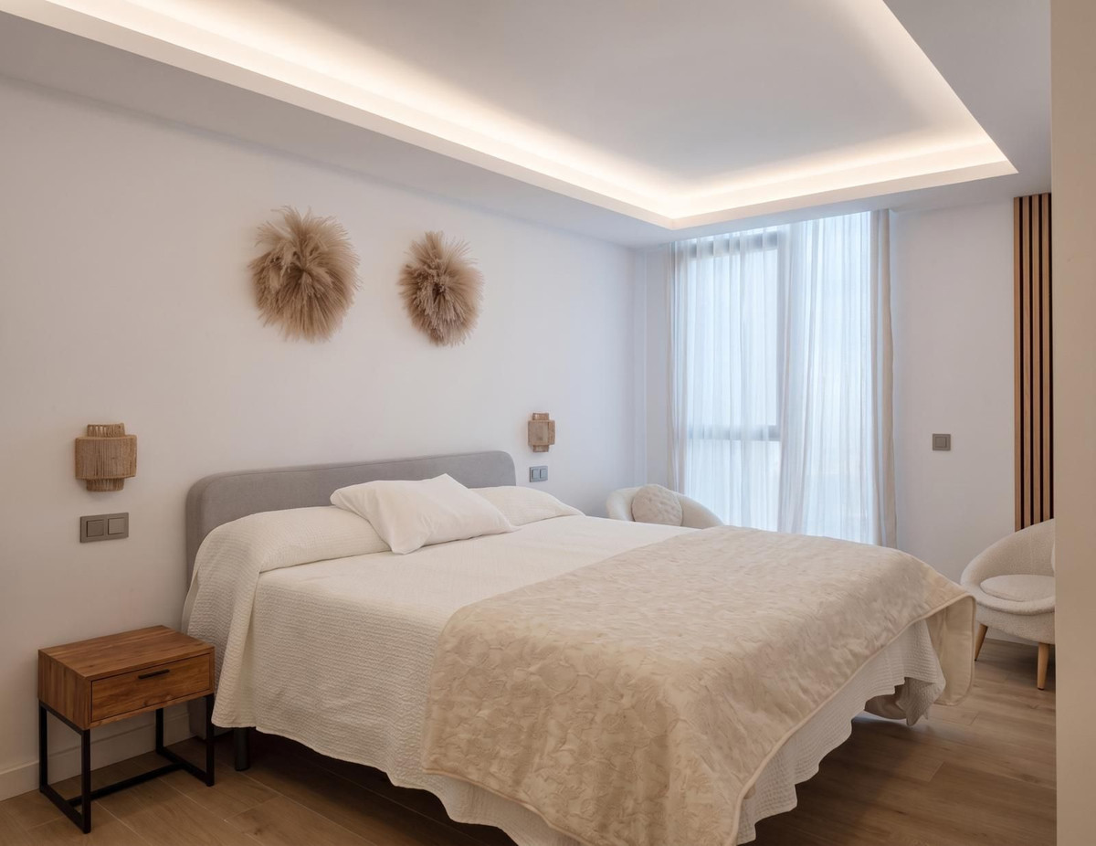 Anders te koop in El Paraiso | 4 slaapkamers H5489980