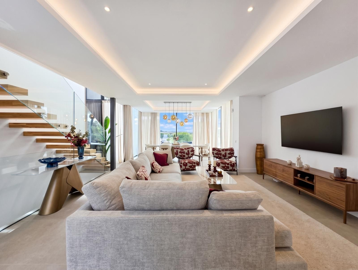 Anders te koop in El Paraiso | 4 slaapkamers H5489980