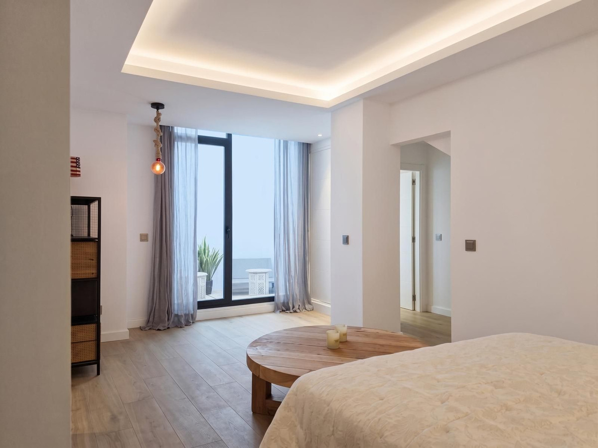 Anders te koop in El Paraiso | 4 slaapkamers H5489980