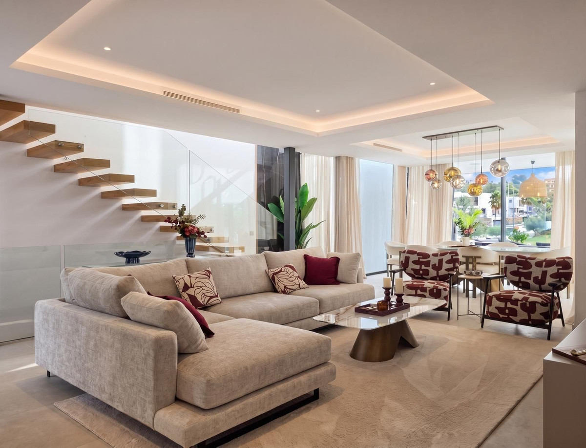 Anders te koop in El Paraiso | 4 slaapkamers H5489980