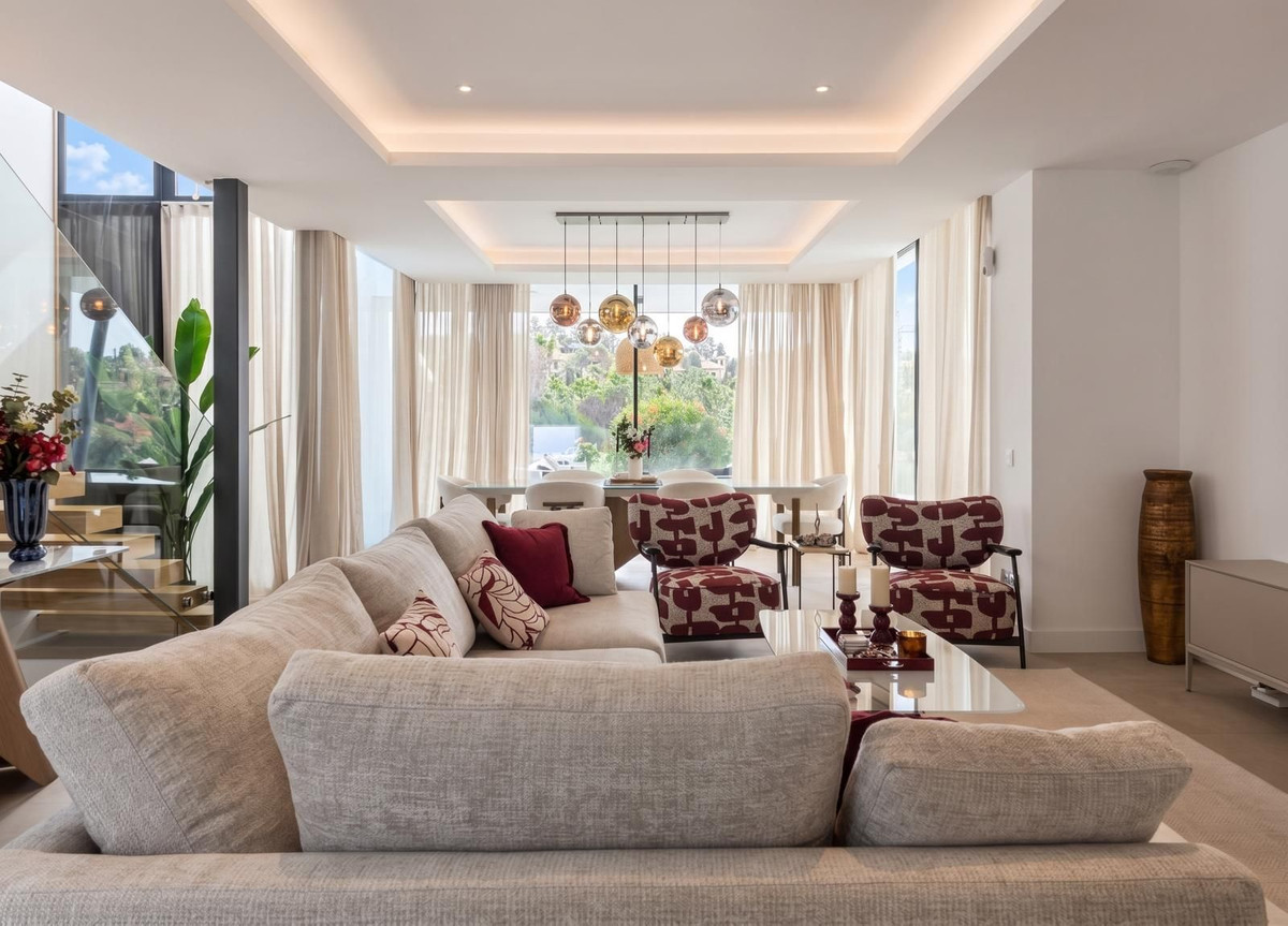Anders te koop in El Paraiso | 4 slaapkamers H5489980