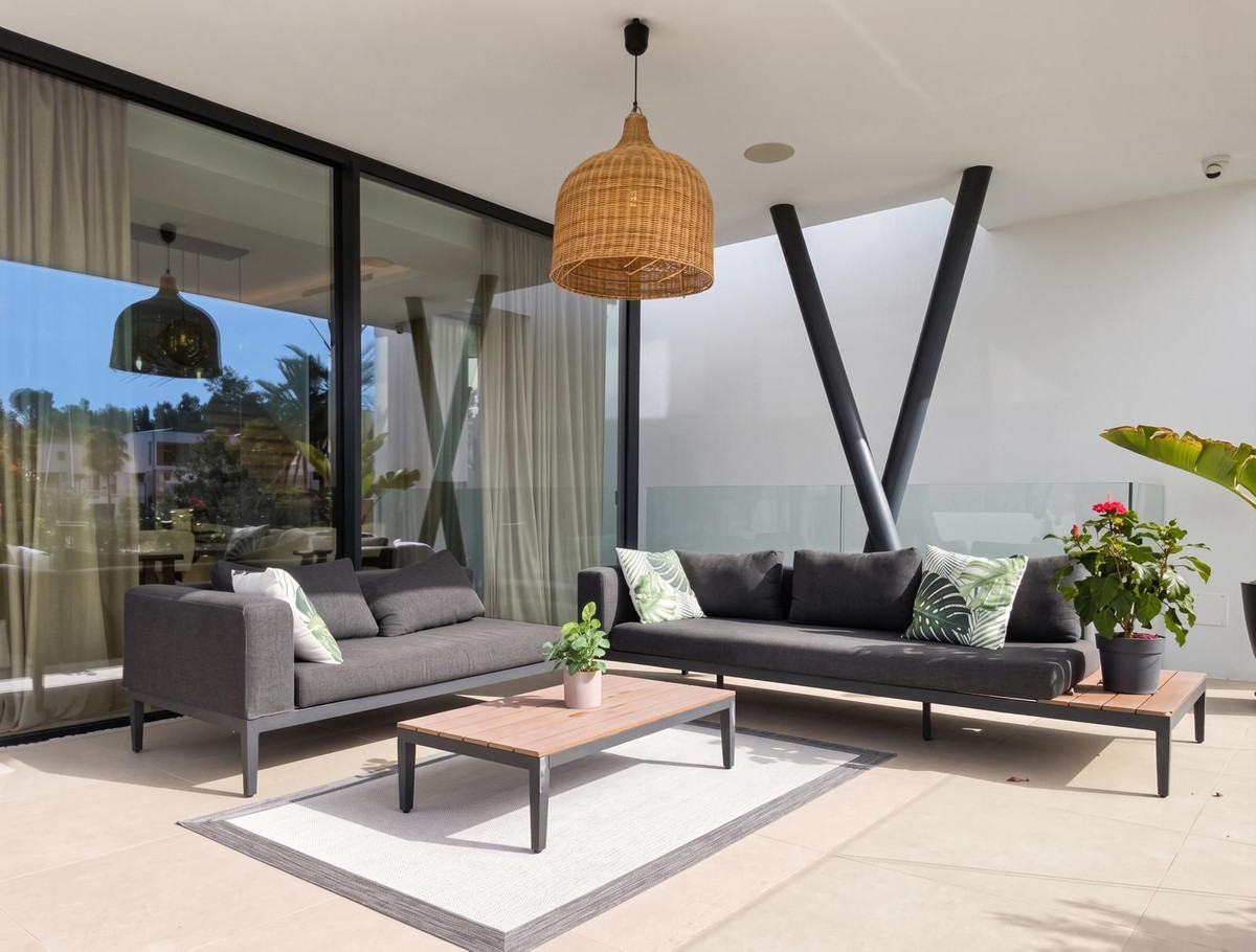 Anders te koop in El Paraiso | 4 slaapkamers H5489980