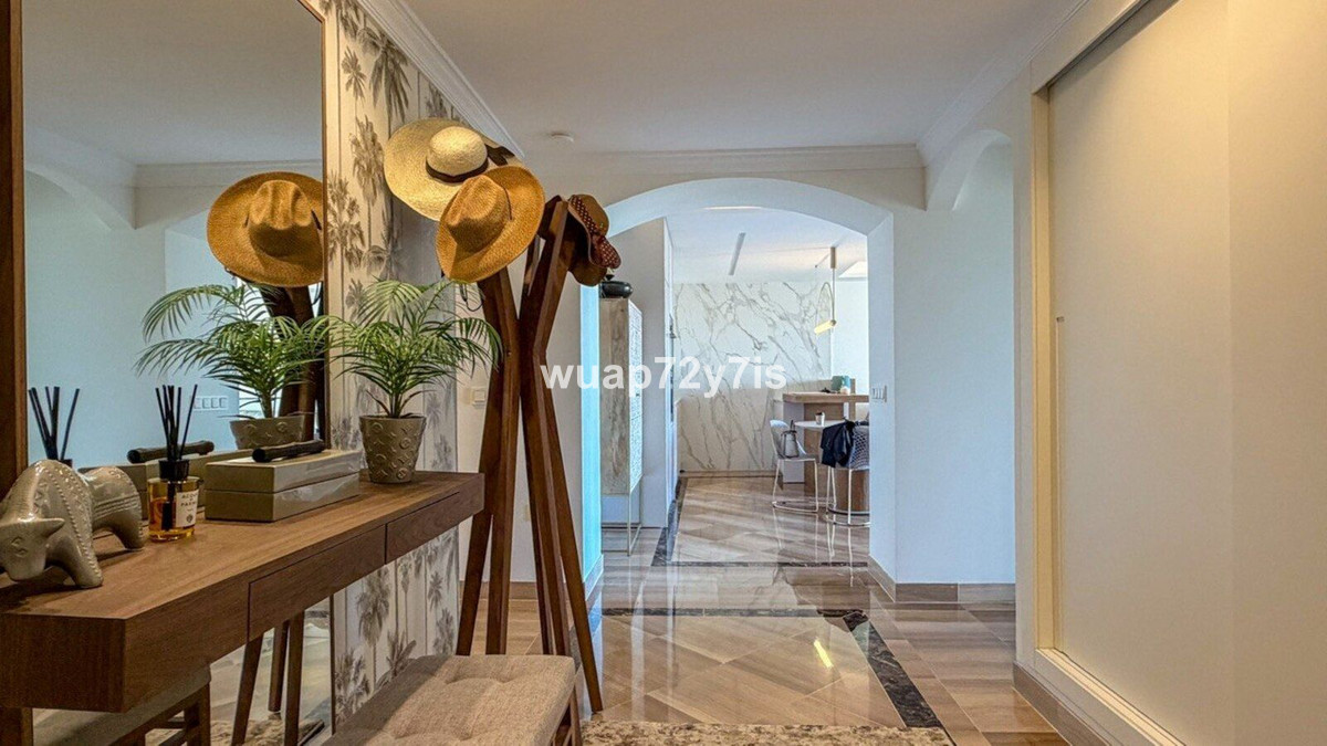 Bedrijfsgebouwen te koop in Elviria | 3 slaapkamers H5389705