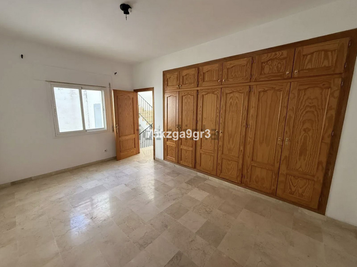 Appartement te koop in Estepona | 4 slaapkamers H5274736