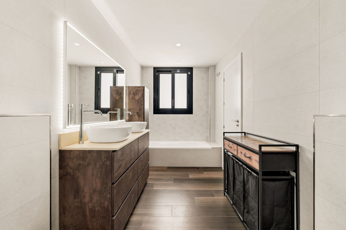 Commercieel te koop in Estepona | 3 slaapkamers H5379181