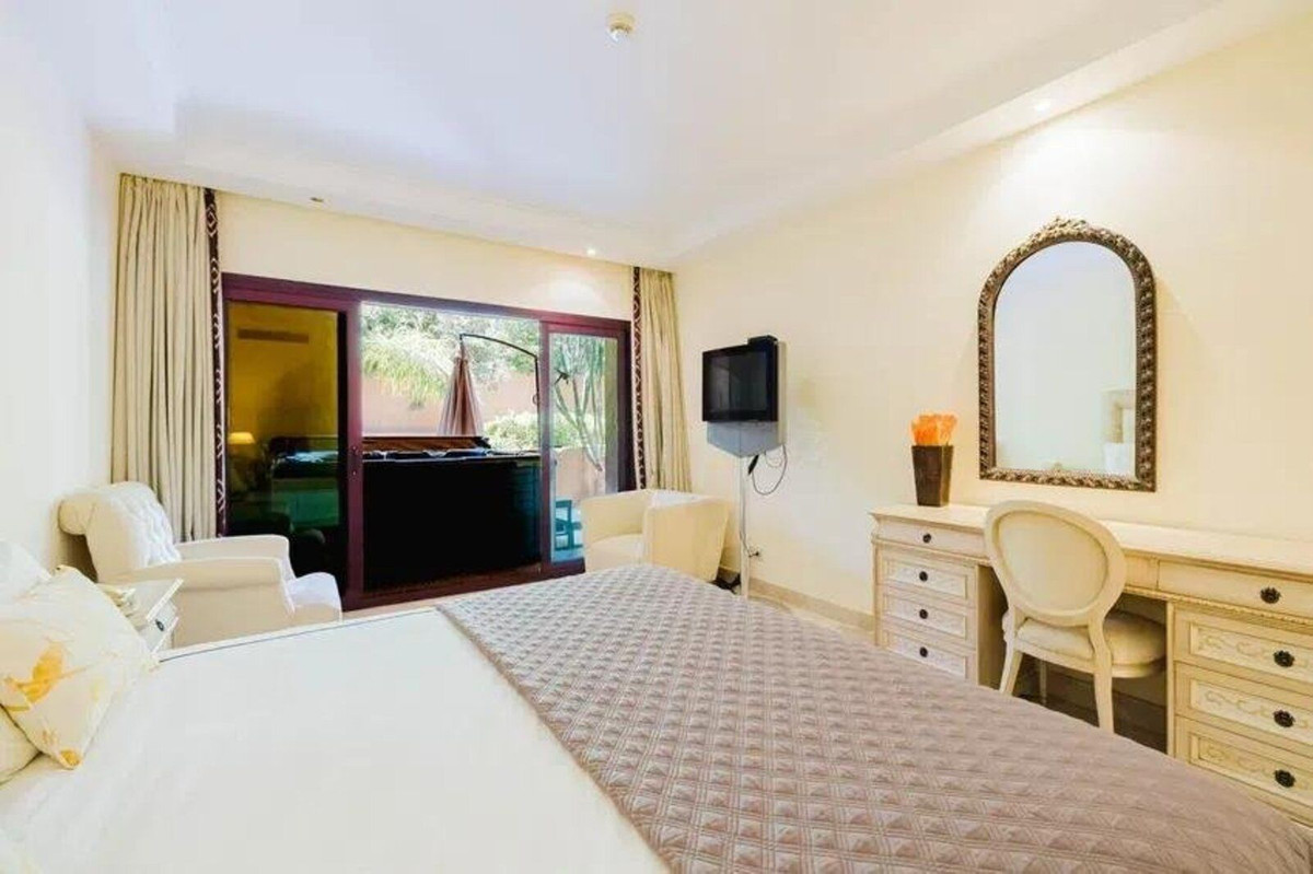 Kantoor te koop in Estepona | 2 slaapkamers H5488594