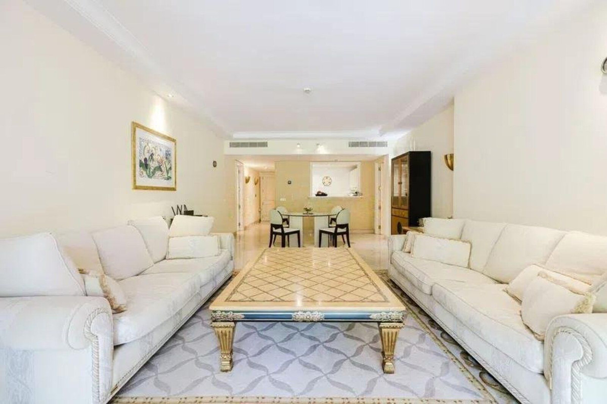 Kantoor te koop in Estepona | 2 slaapkamers H5488594