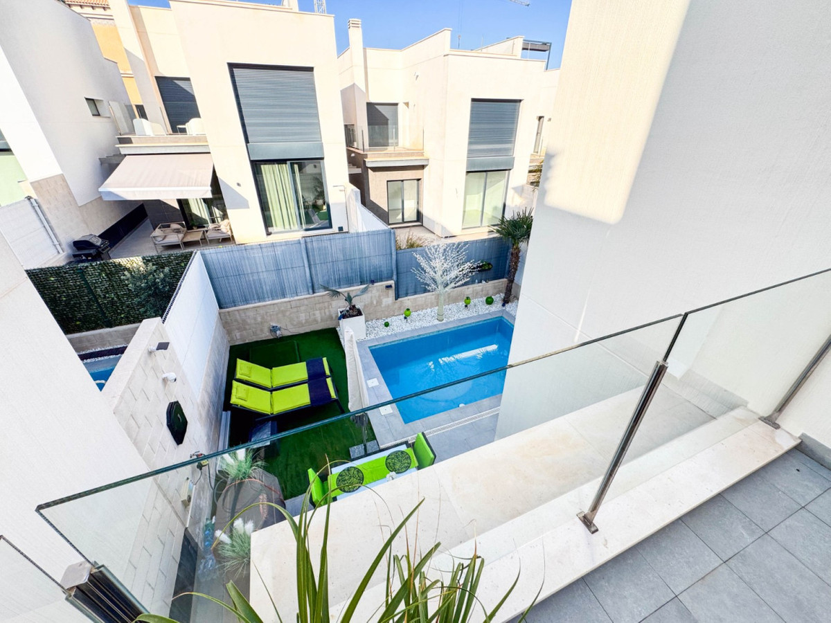 Huis te koop in Los Altos | 3 slaapkamers H5295460