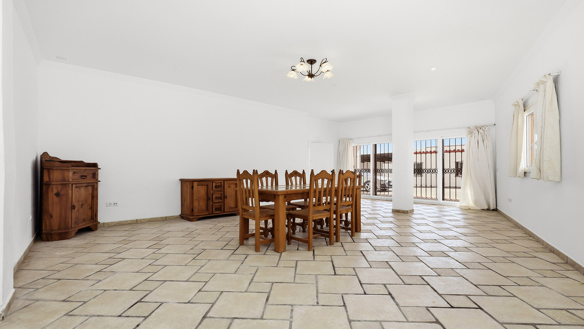 Bedrijfsgebouwen te koop in Manilva | 4 slaapkamers H5464891