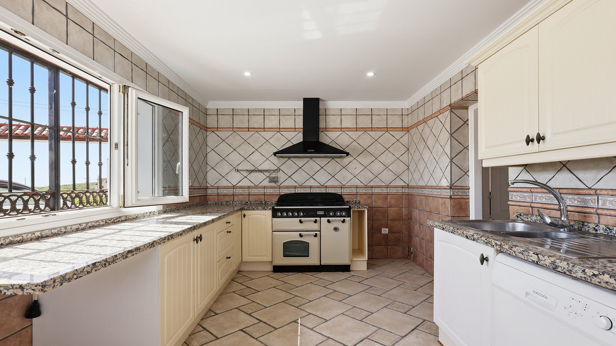 Bedrijfsgebouwen te koop in Manilva | 4 slaapkamers H5464891