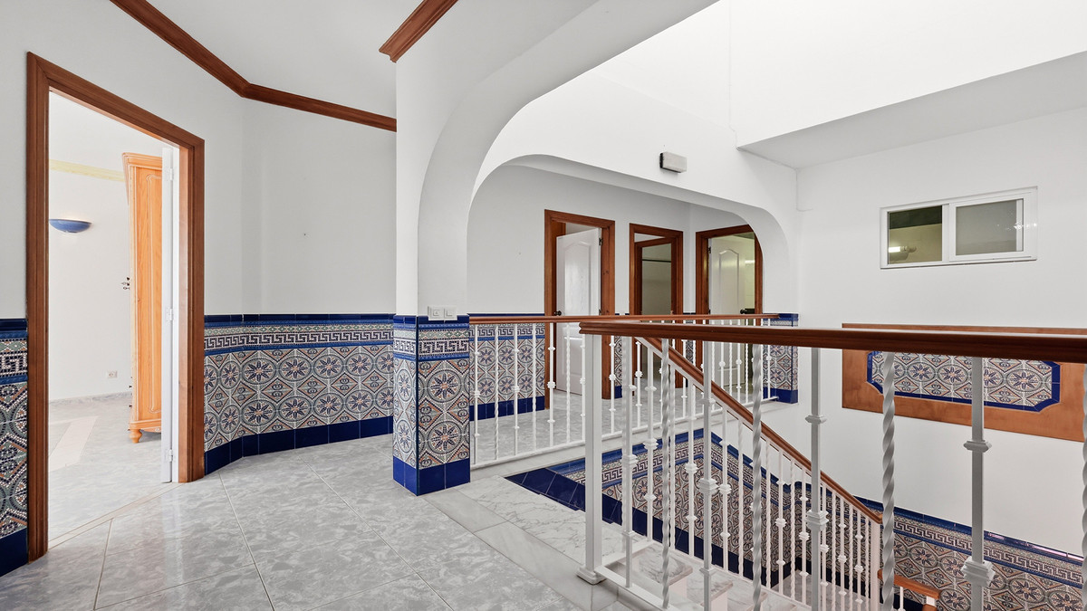 Bedrijfsgebouwen te koop in Manilva | 4 slaapkamers H5464891