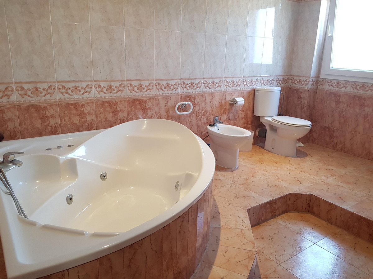 Bedrijfsgebouwen te koop in Manilva | 4 slaapkamers H5464891