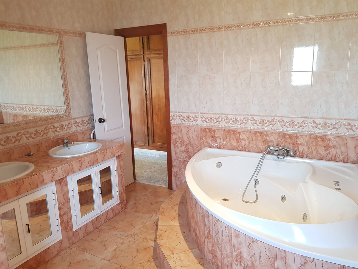 Bedrijfsgebouwen te koop in Manilva | 4 slaapkamers H5464891